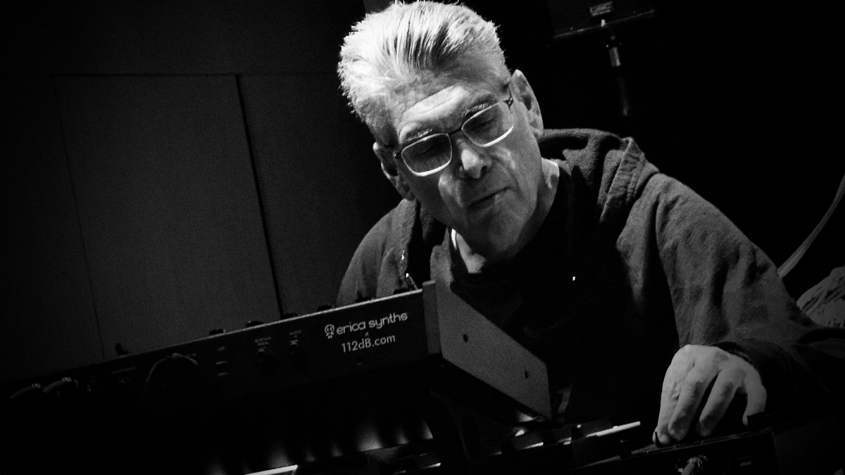 Bob Familiar with synthesizer